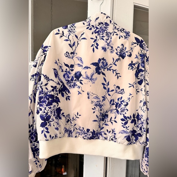 NWT Anthropologie Cropped Floral Print Bomber Jacket Color: BLUE MOTIF BLUE MOTI - Picture 8 of 10